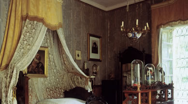 ROUND TABLE: THE THEATRE OF INTIMACY